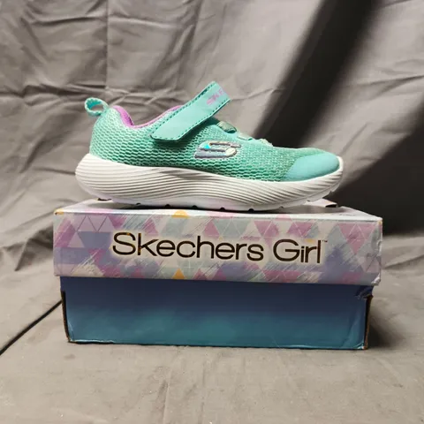 BOXED PAIR OF SKECHERS KID'S SNEAKERS IN BLUE/PINK SIZE UK 8