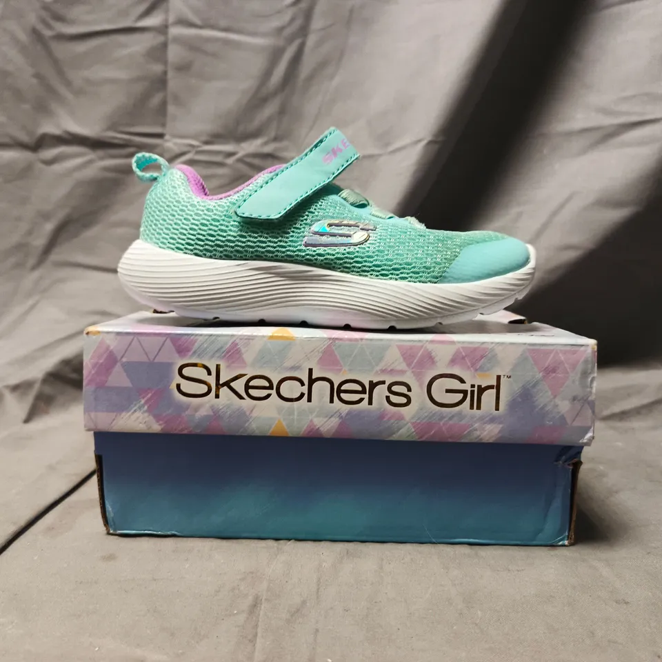 BOXED PAIR OF SKECHERS KID'S SNEAKERS IN BLUE/PINK SIZE UK 8