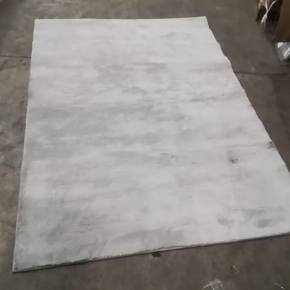 QUALITY DESIGNER AREA RUG - APPROXIMATELY 200X140CM