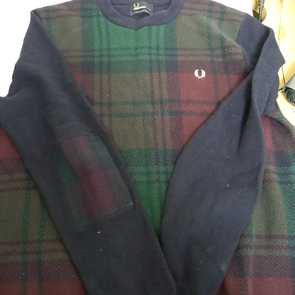 FREDPERRY NAVY BLUE JUMPER SIZE XL