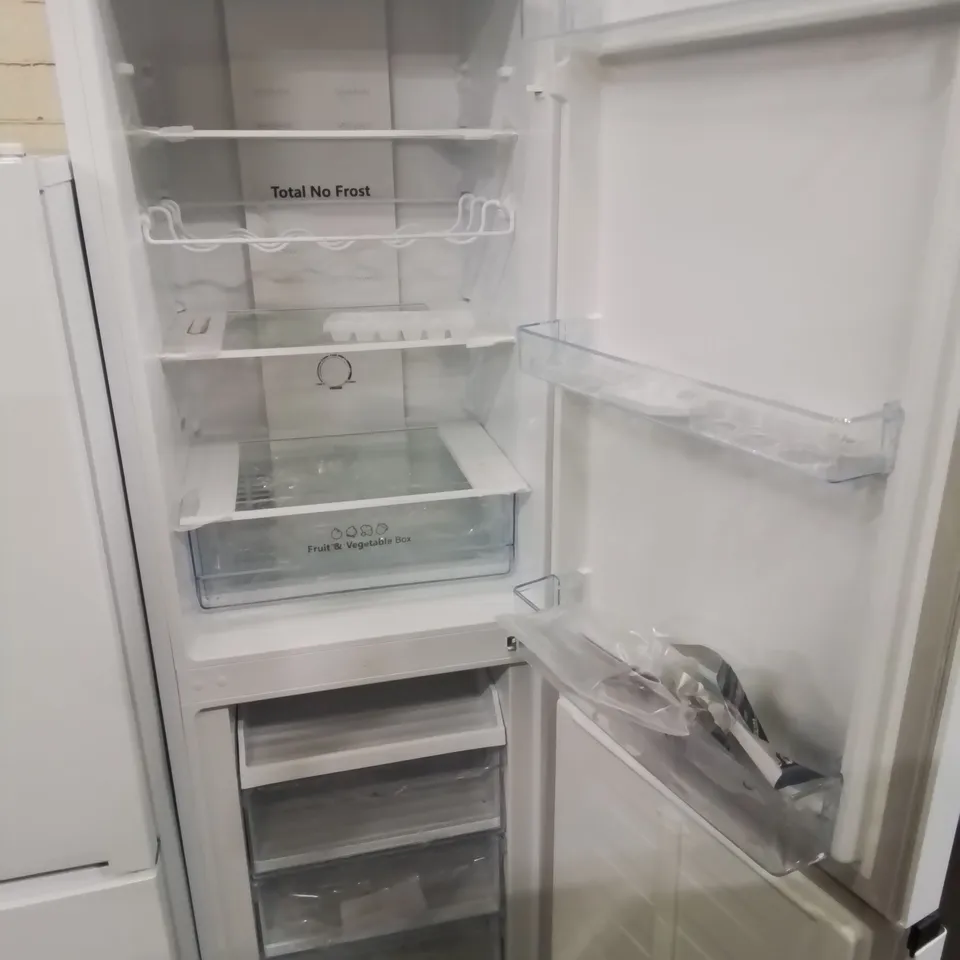 HISENSE RB327N4BWE 55CM FREESTANDING 50/50 FRIDGE FREEZER - 256 LITRE CAPACITY - TOTAL NO FROST -LED LIGHT - REVERSIBLE DOOR - SILVER - E RATED, H182.4 X W55 X D56.2 (CM) [ENERGY CLASS E]