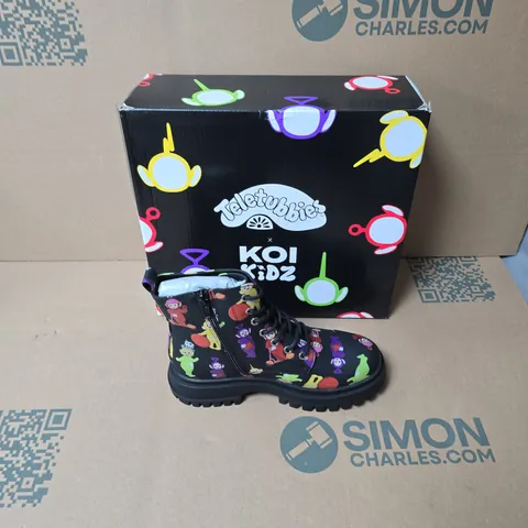 BOXED KOI KIDZ TELETUBBIES SUPERDOME KIDZ BOOTS BLACK UK SIZE 3 