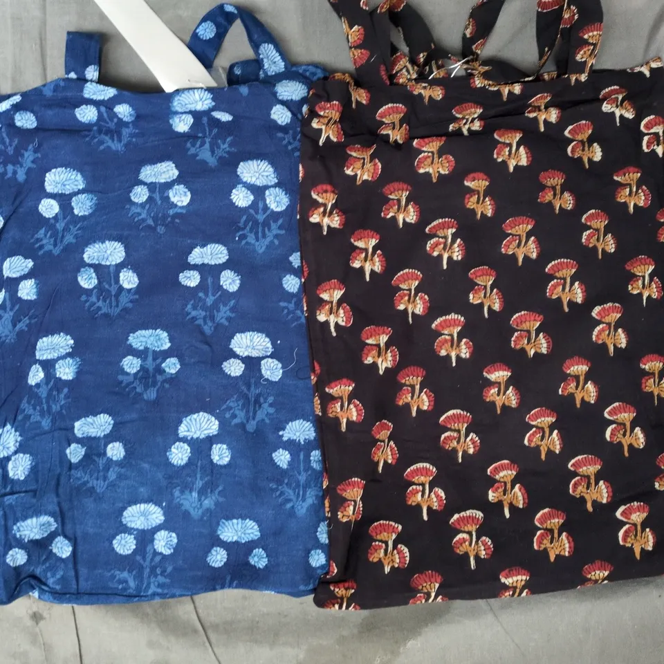 APPROXIMATELY 18 ASSORTED SHIRTS/ROBES IN VARIOUS STYLES AND SIZES - COLLECTION ONLY