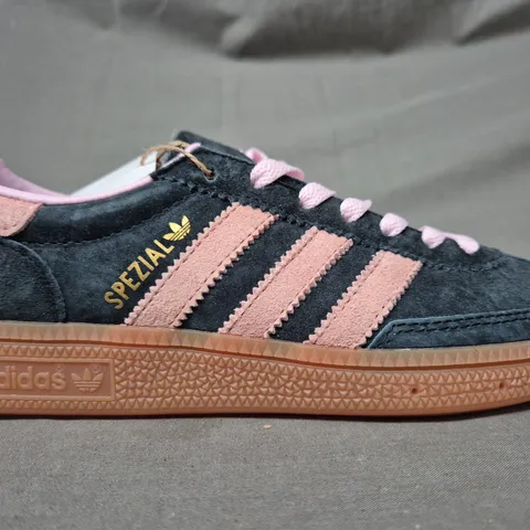 BOXED PAIR OF ADIDAS HANDBALL SPEZIAL SHOES IN NAVY/PINK UK SIZE 5