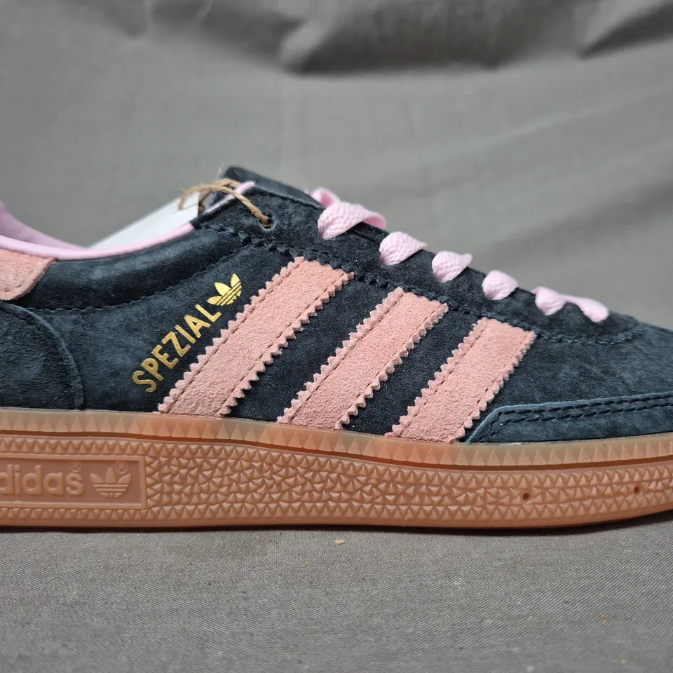 BOXED PAIR OF ADIDAS HANDBALL SPEZIAL SHOES IN NAVY/PINK UK SIZE 5