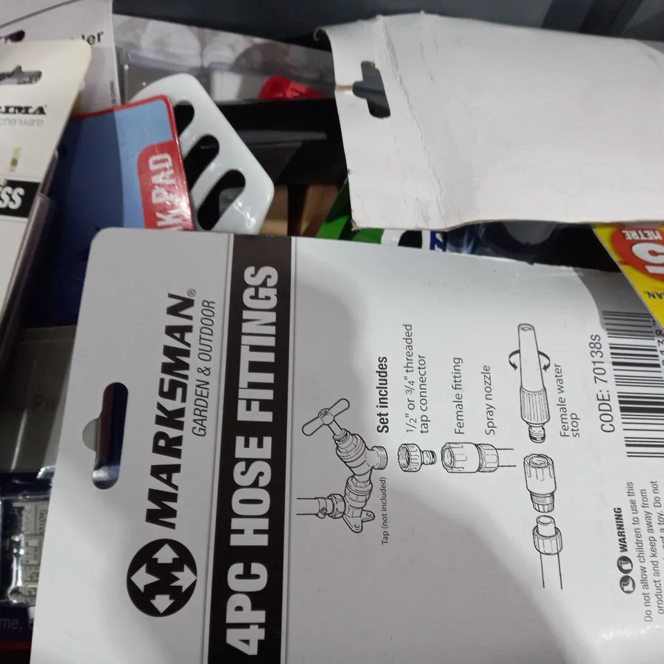 BOX OF APPROXIMATELY 15 ASSORTED ITEMS TO INCLUDE - GALIC PRESS - MARKSMAN 4 PEICE HOSE FITTING - LIQUID SHOE SHINE ECT