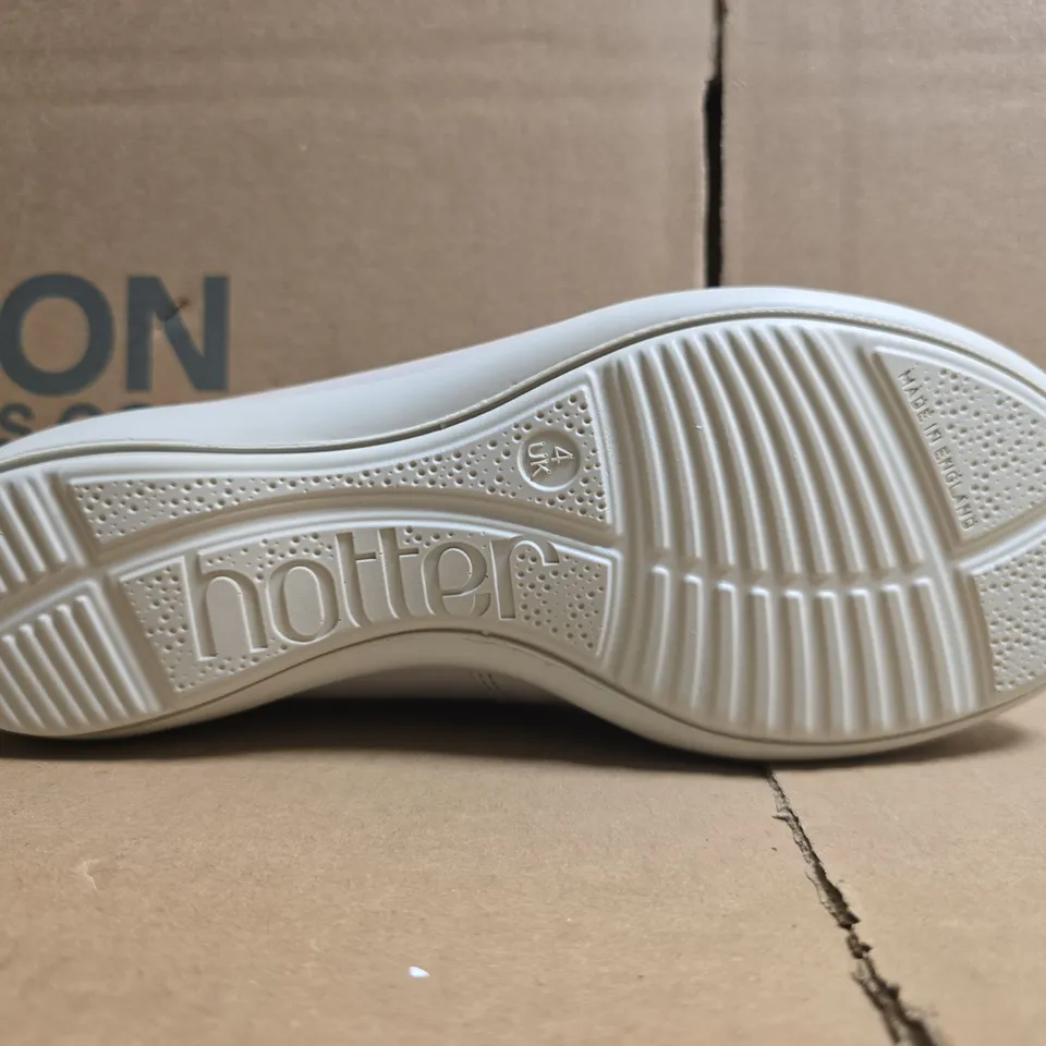 BOXED PAIR OF HOTTER LOAFERS IN CREAM SIZE UK 4