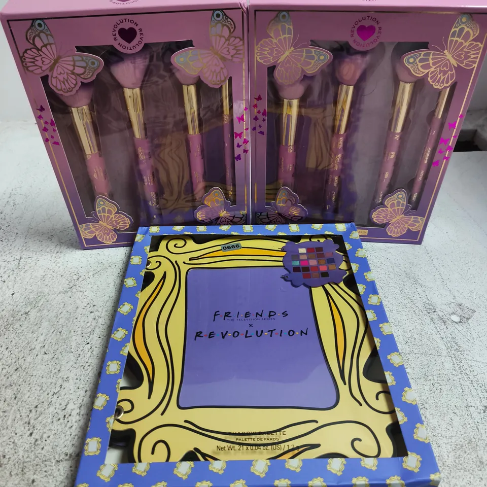 3 REVOLUTION PRODUCTS TO INCLUDE 2 X BRUSH SETS & 1 X FRIENDS SHADOW PALETTE