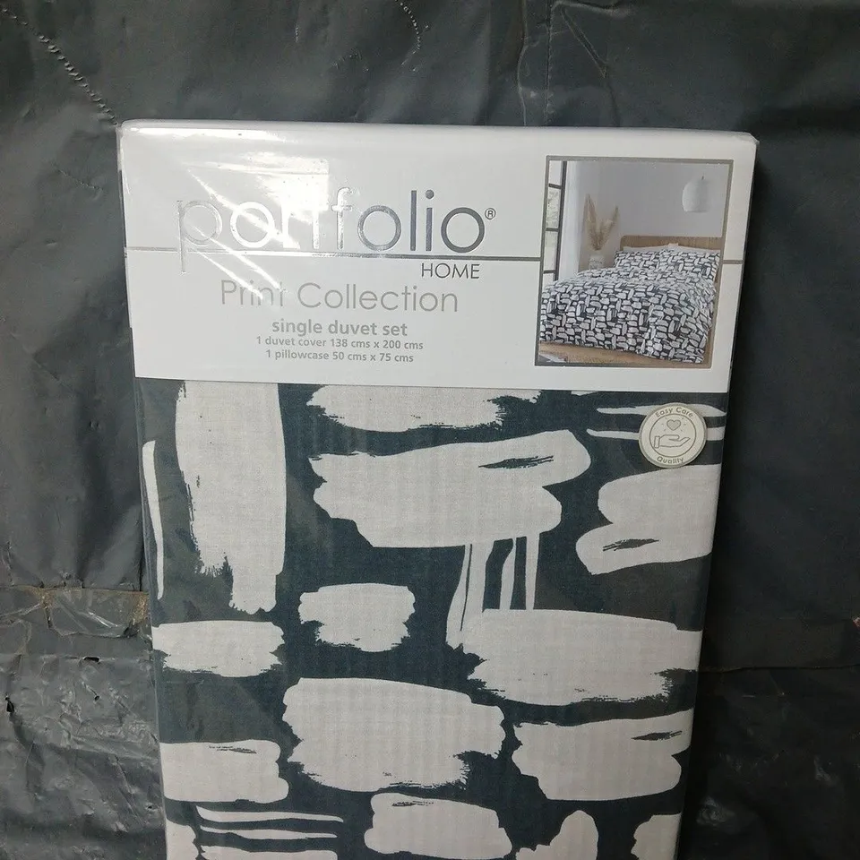 SEALED PORTFOLIO HOME PRINT COLLECTION DUSA SINGLE DUVET SET IN NAVY