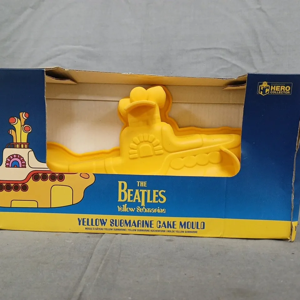 THE BEATLES YELLOW SUBMARINE CAKE MOULD