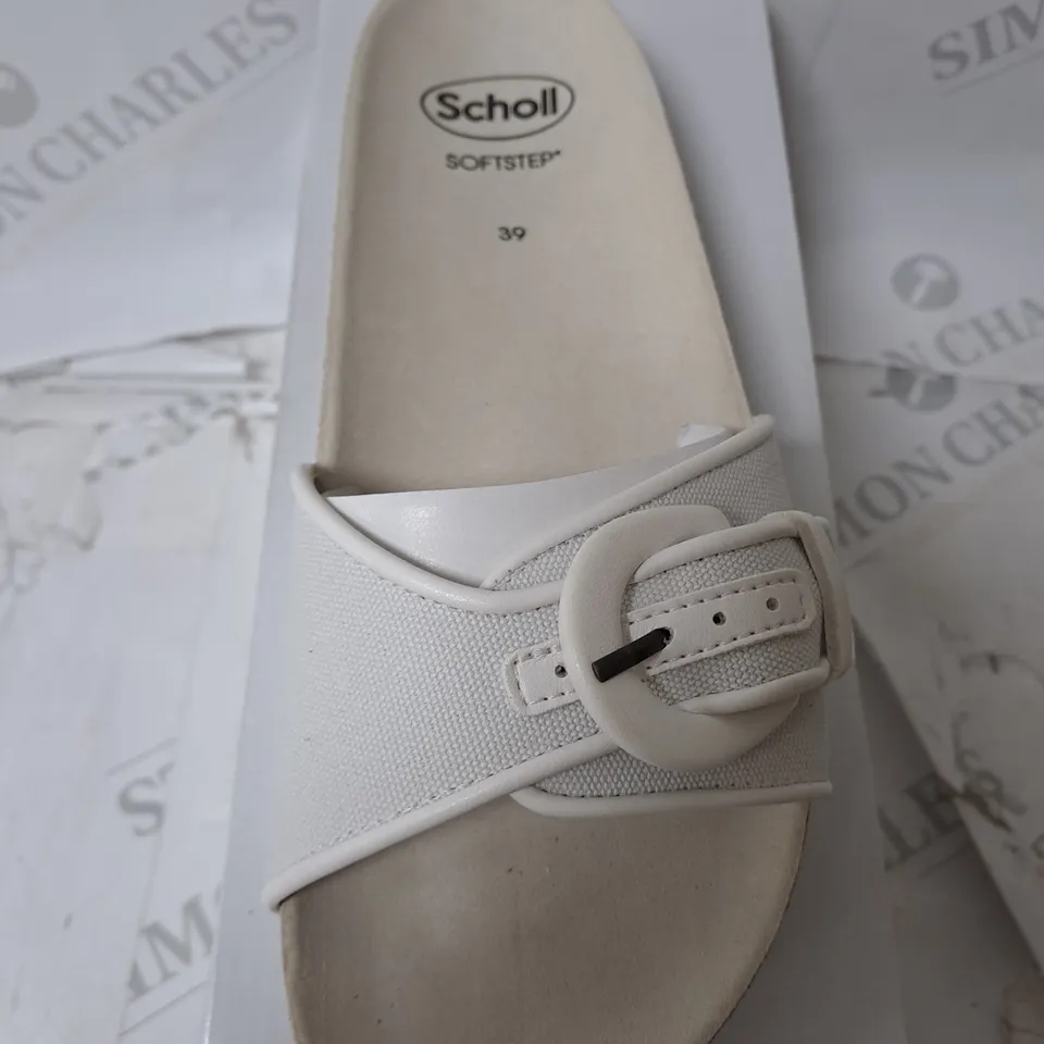 BOXED SCHOLL SANDLES IN WHITE SIZE 6 