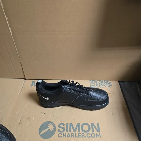 NIKE AIR LOW BLACK LEATHER SNEAKERS - UK 7.5 (EU 41)