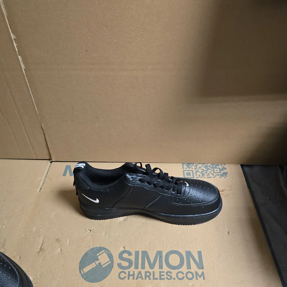 NIKE AIR LOW BLACK LEATHER SNEAKERS - UK 7.5 (EU 41)