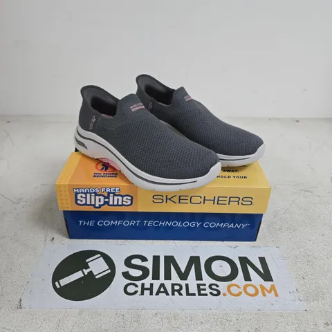 BOXED SKETCHERS HAND FREE SLIP-INS SIZE 6