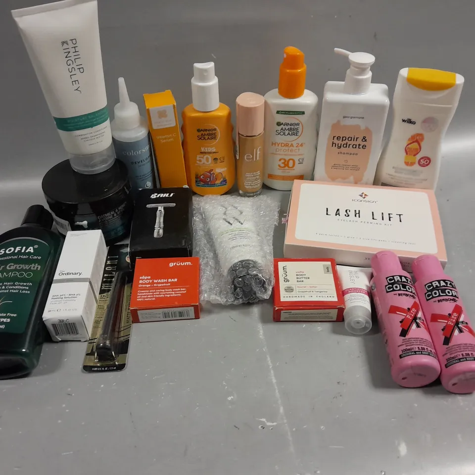 BOX OF APPROXIMATELY 15 COSMETIC ITEMS TO INCLUDE GEORGIEMANE SHAMPOO, WILKO SUN LOTION, VITAMIN C SERUM , ETC