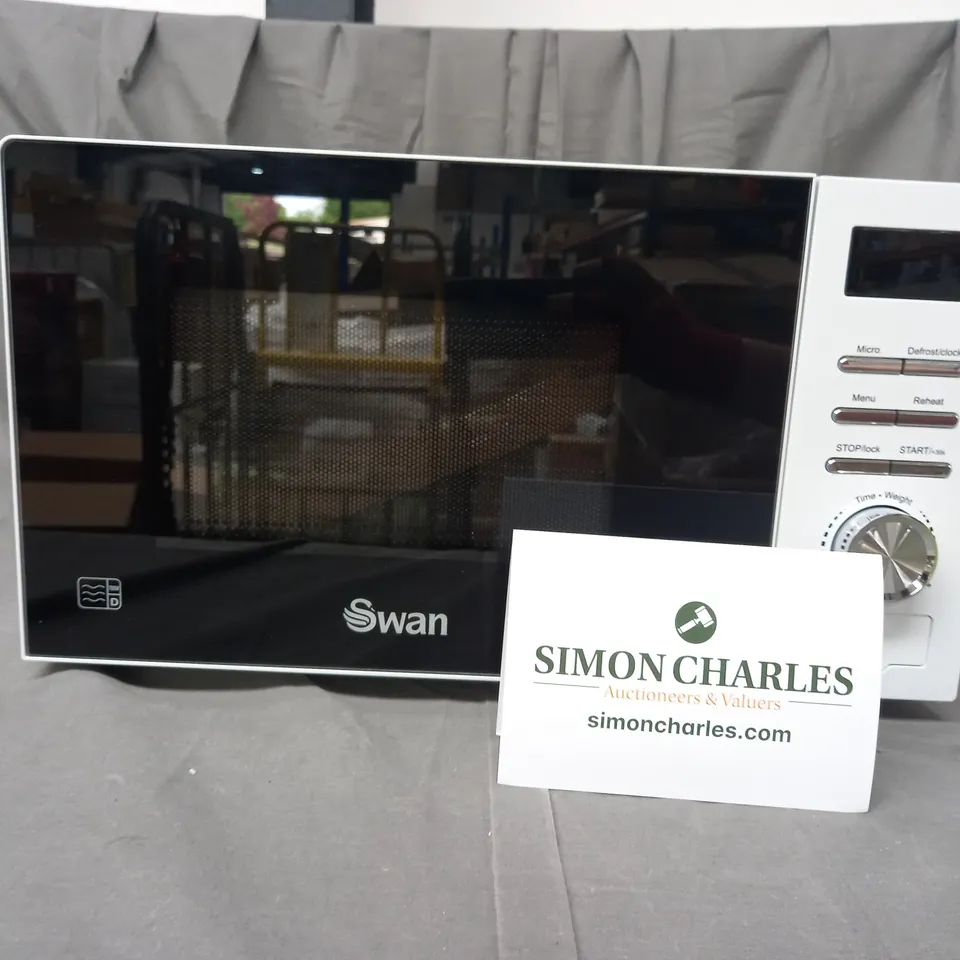 BOXED SWAN 20L 700W DIGITAL MICROWAVE - WHITE RRP £64
