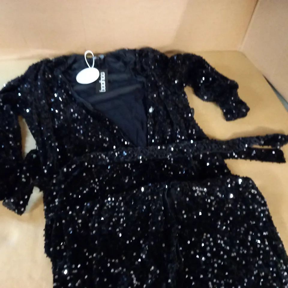 BOOHOO SEQUIN LONG SLEEVE TIE WAIST MIDI DRESS - 14