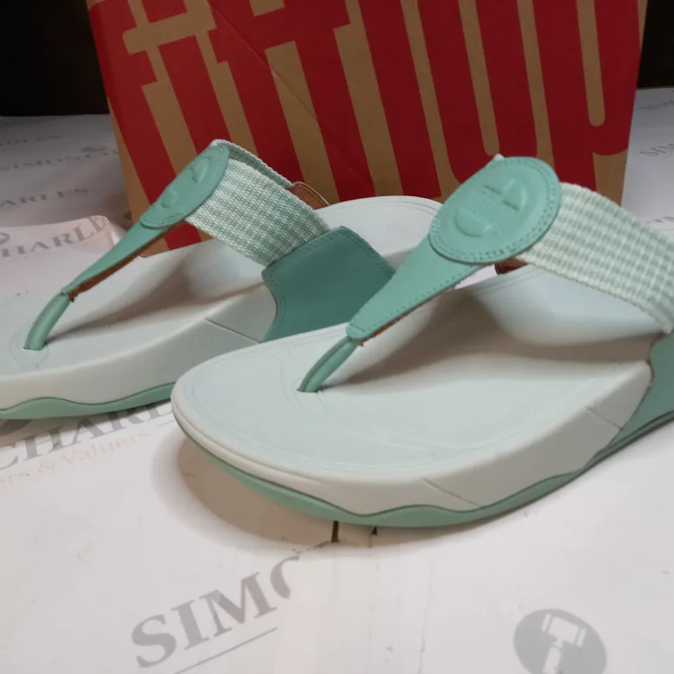 FITFLOP WEBBING TOE POST SANDAL - SEA FOAM GREEN - SIZE 6.5