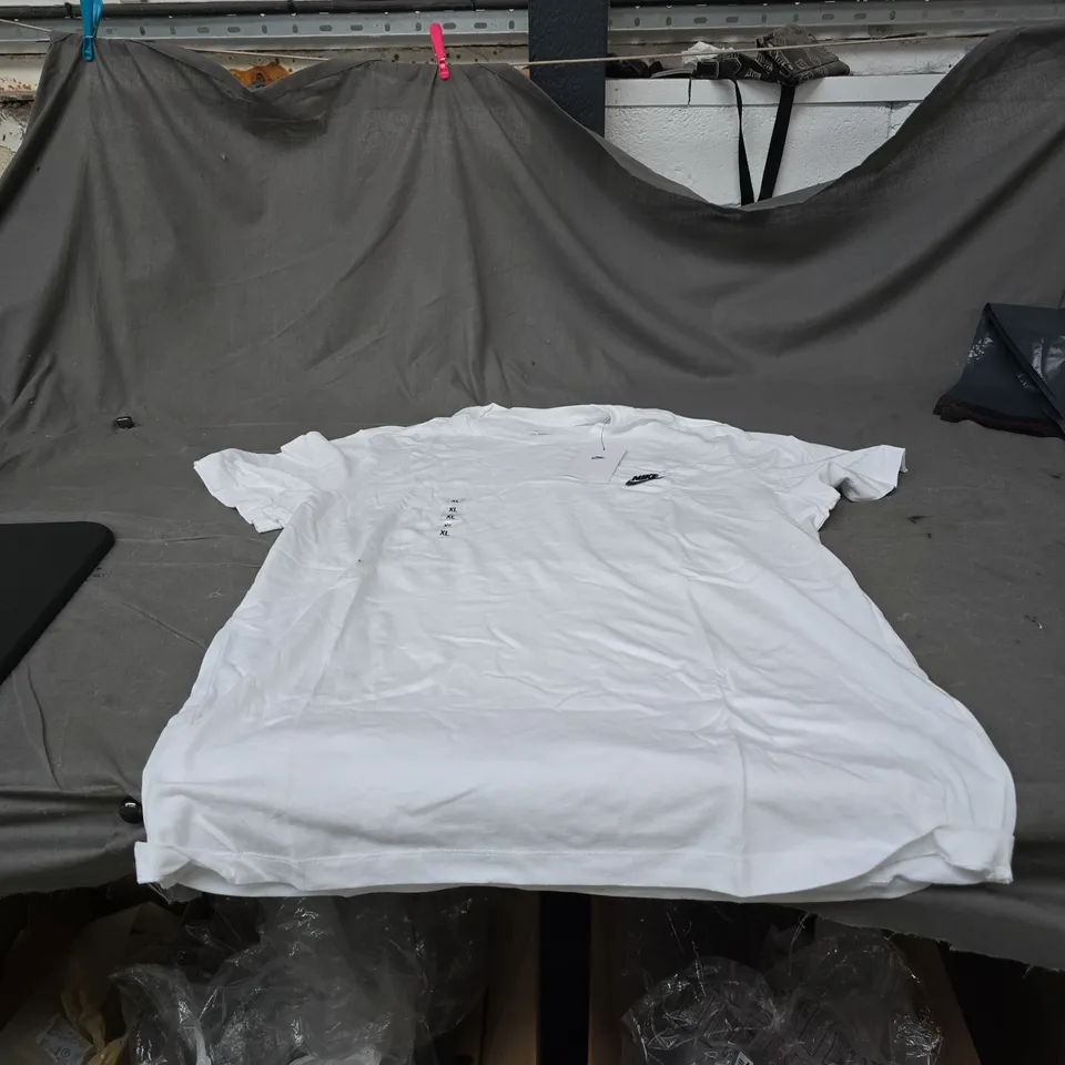 NIKE WHITE COTTON T-SHIRT – EMBROIDERED SWOOSH, SIZE XL