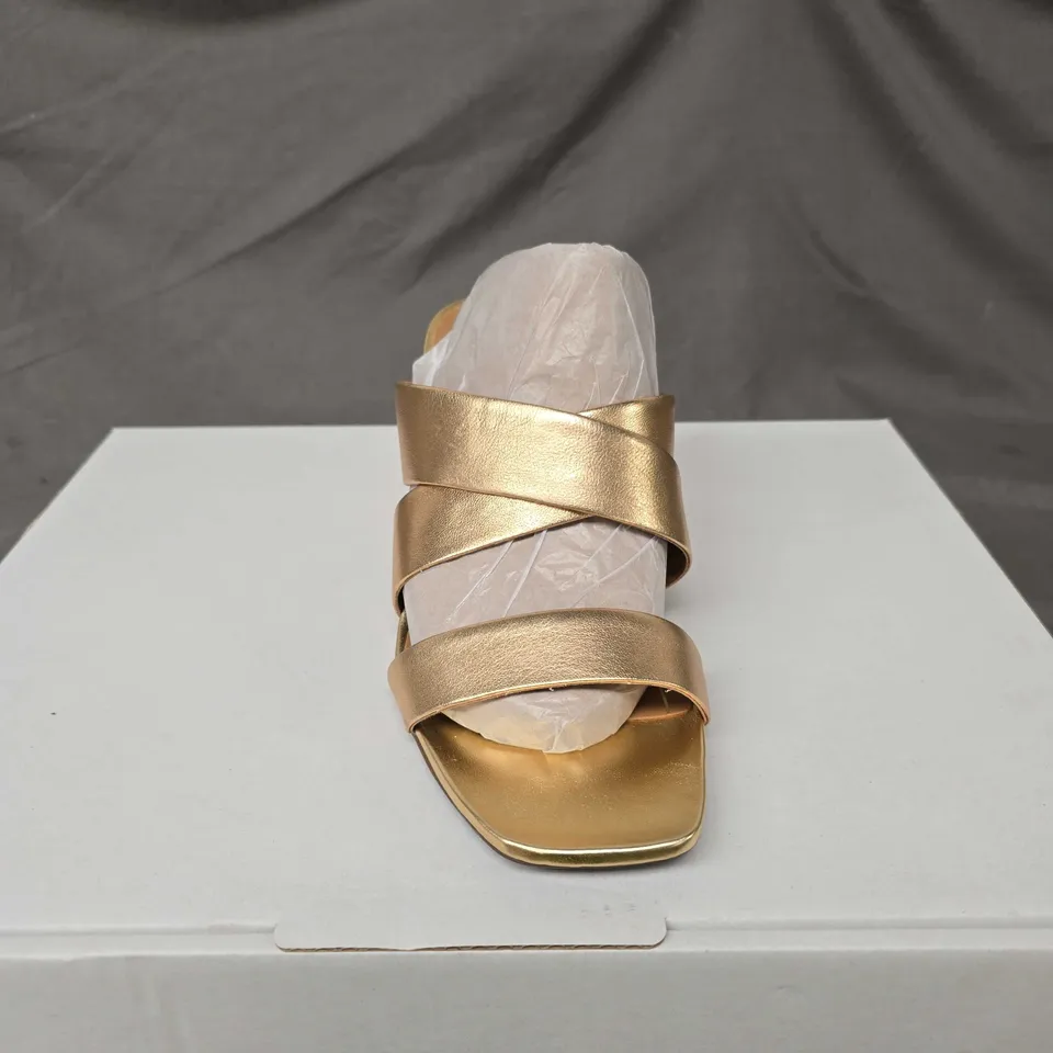 PAIR OF VIONIC NAPA MULE HEEL SHOES - 6.5