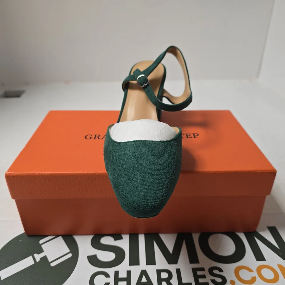 GRACE EVERY STEP GREEN WOMENS HEAL SHOES SIZE 38 BOXED