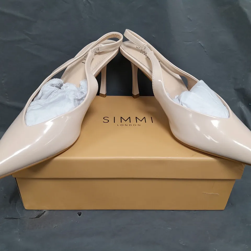 BOXED PAIR OF SIMMI LONDON LAYANA HEELED POINTED TOE SLINGBACK SANDALS IN STONE BOX COLOUR SIZE 5