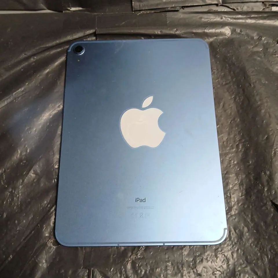 APPLE IPAD A2757 – BLUE ALUMINIUM BACK, CRACKED FRONT DISPLAY