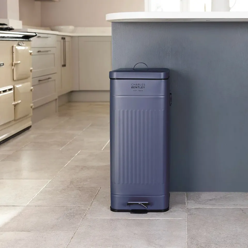 BOXED PEWAMO STEEL STEP ON KITCHEN TRASH CAN - 7.92L (1 BOX)