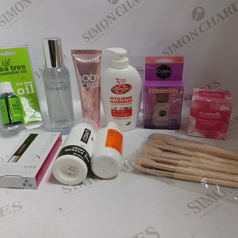 BOX OF APPROXIMATELY 25 ASSORTED HEALTH AND BEAUTY ITEMS TO INCLUDE FLORENA FERMENTED SKINCARE, WUNDERKISS WUNDER2, LIVELY JOIN AND MUSCLE RUB, BUBBLE BODY SCRUB ETC 