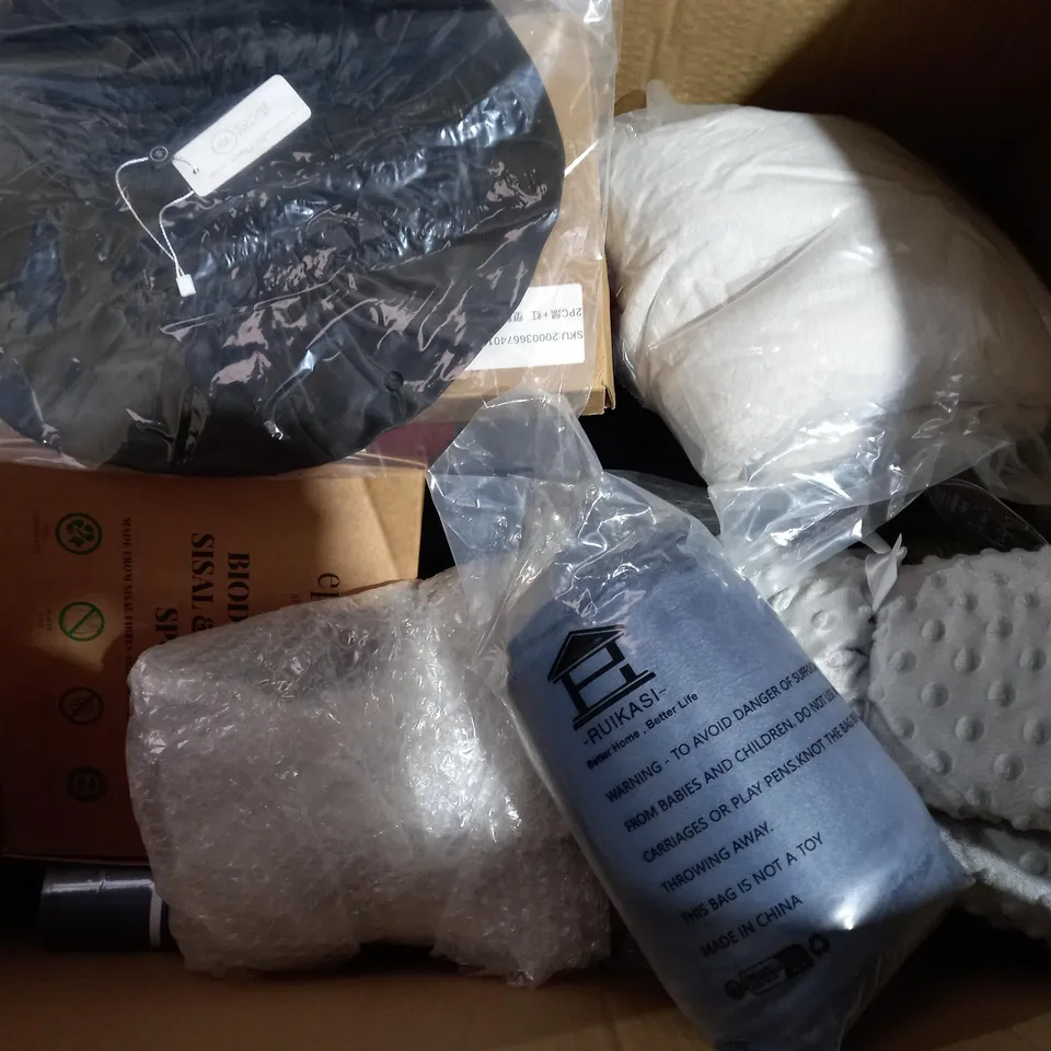 BOX OF APPROXIMATELY 10 ASSORTED ITEMS TO INCLUDE - DLUX SPONGE WIPES - GIFTWRAP - COTTON WOOL IN RED ECT