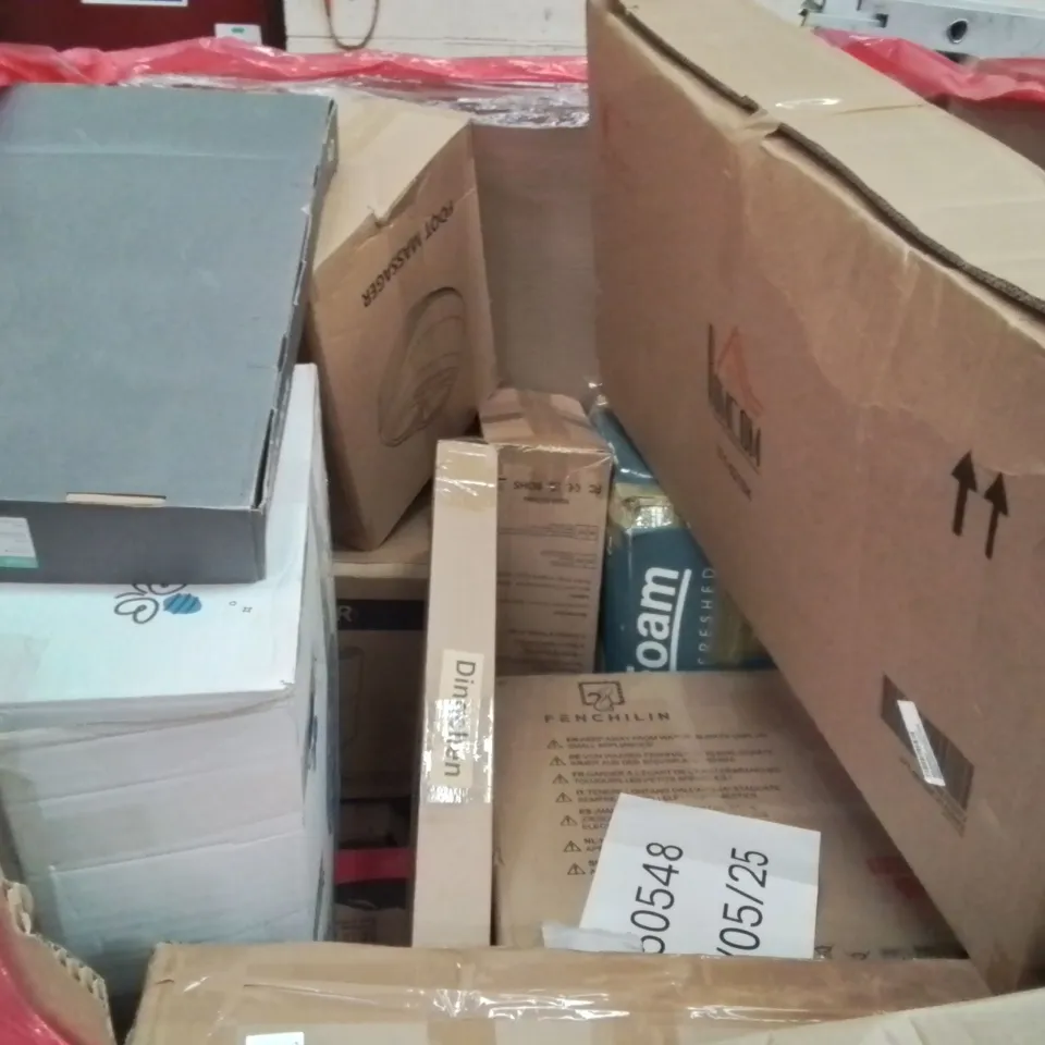 PALLET OF ASSORTED ITEMS TO INCLUDE: AIR FRYERS, STEAM CLEANER, 2500W OIL HEATER, HOLLYWOOD MIRROR, NESTING COFFEE TABLES, DIMMING DESK LIGHT ECT