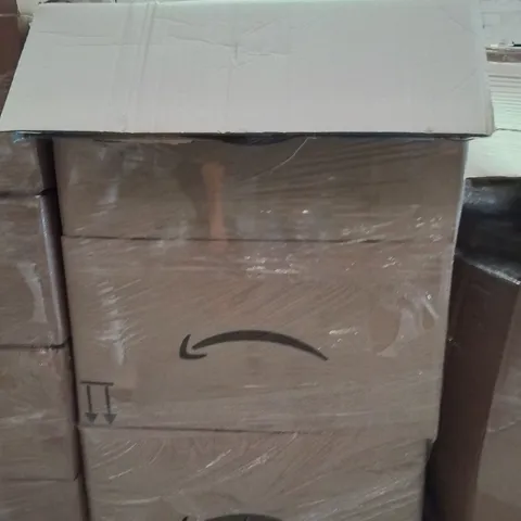 PALLET CONTAINING A LARGE QUANTITY OF PHONE CASES,SCREEN PROTECTORS