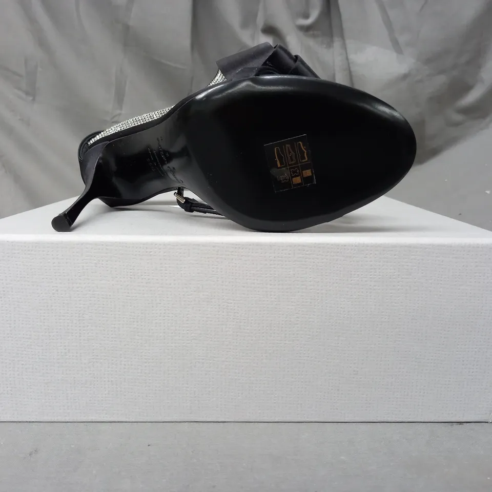BOXED PAIR OF AREA SERIO ROSSI OPEN TOE HIGH HEELS IN BLACK W. JEWEL EFFECT EU SIZE 39.5