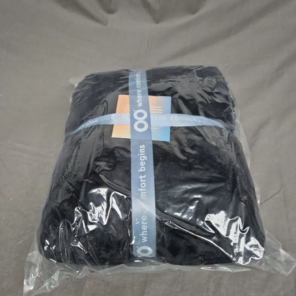 SEALED OODIE OVERSIZED HOODED BLANKET - BLACK