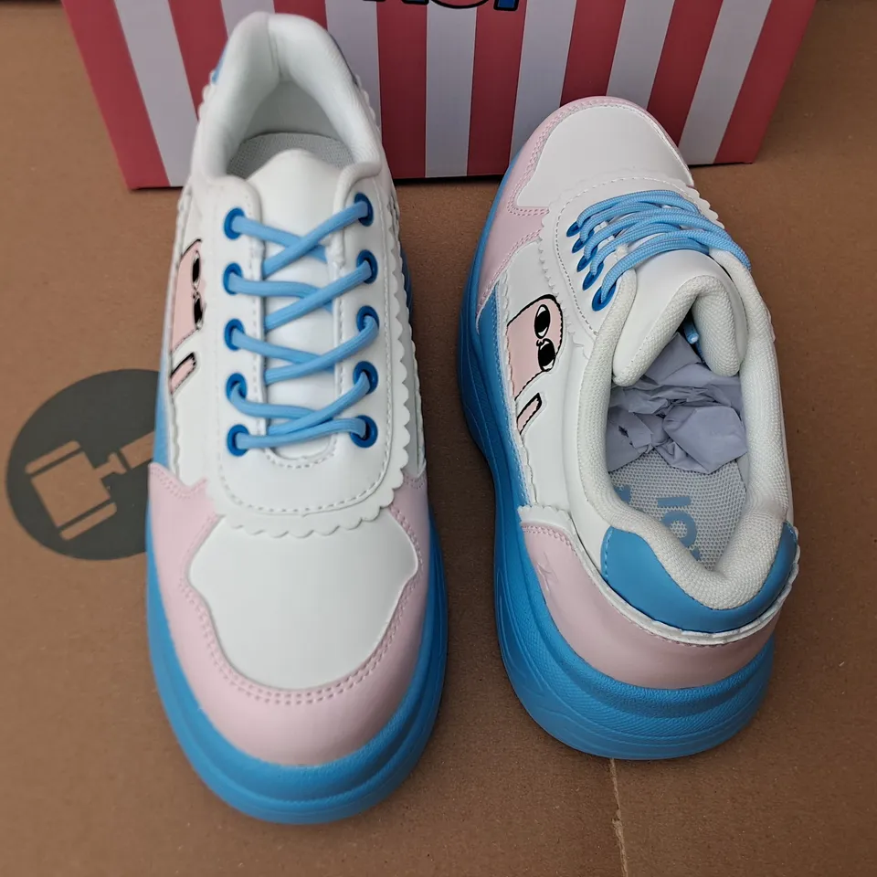 BRAND NEW BOXED KOI KETNIPZ BEAN SAYS HI CHUNKY TRAINERS IN BLUE - UK 3