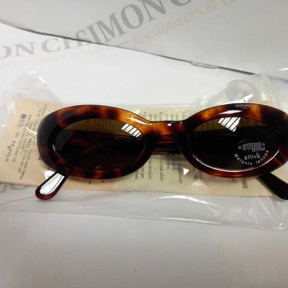 APPROXIMATELY 9 DIERRE STING SUNGLASSES