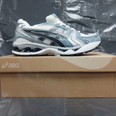 BOXED PAIR OF ASICS GEL-KAYANO 14 TRAINERS IN WHITE/GREY SIZE UK 4.5