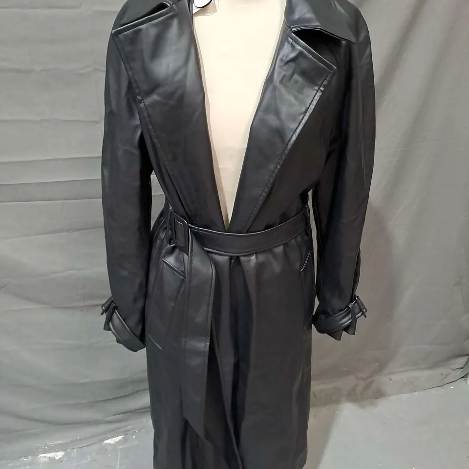 STRADIVARIUS LONG BELTED PLEATHER JACKET IN BLACK SIZE M
