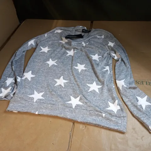 PRETTY LITTLE THING GREY AND WHITE STAR PRINT PJ TOP - SIZE LARGE