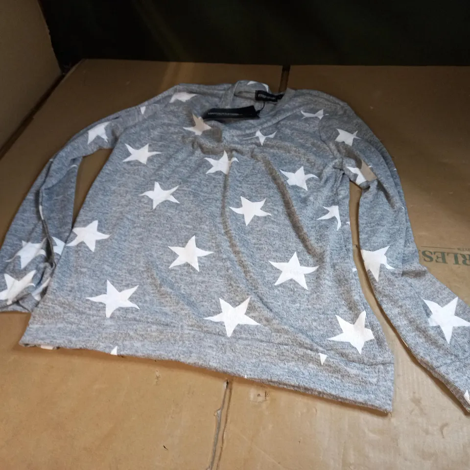 PRETTY LITTLE THING GREY AND WHITE STAR PRINT PJ TOP - SIZE LARGE