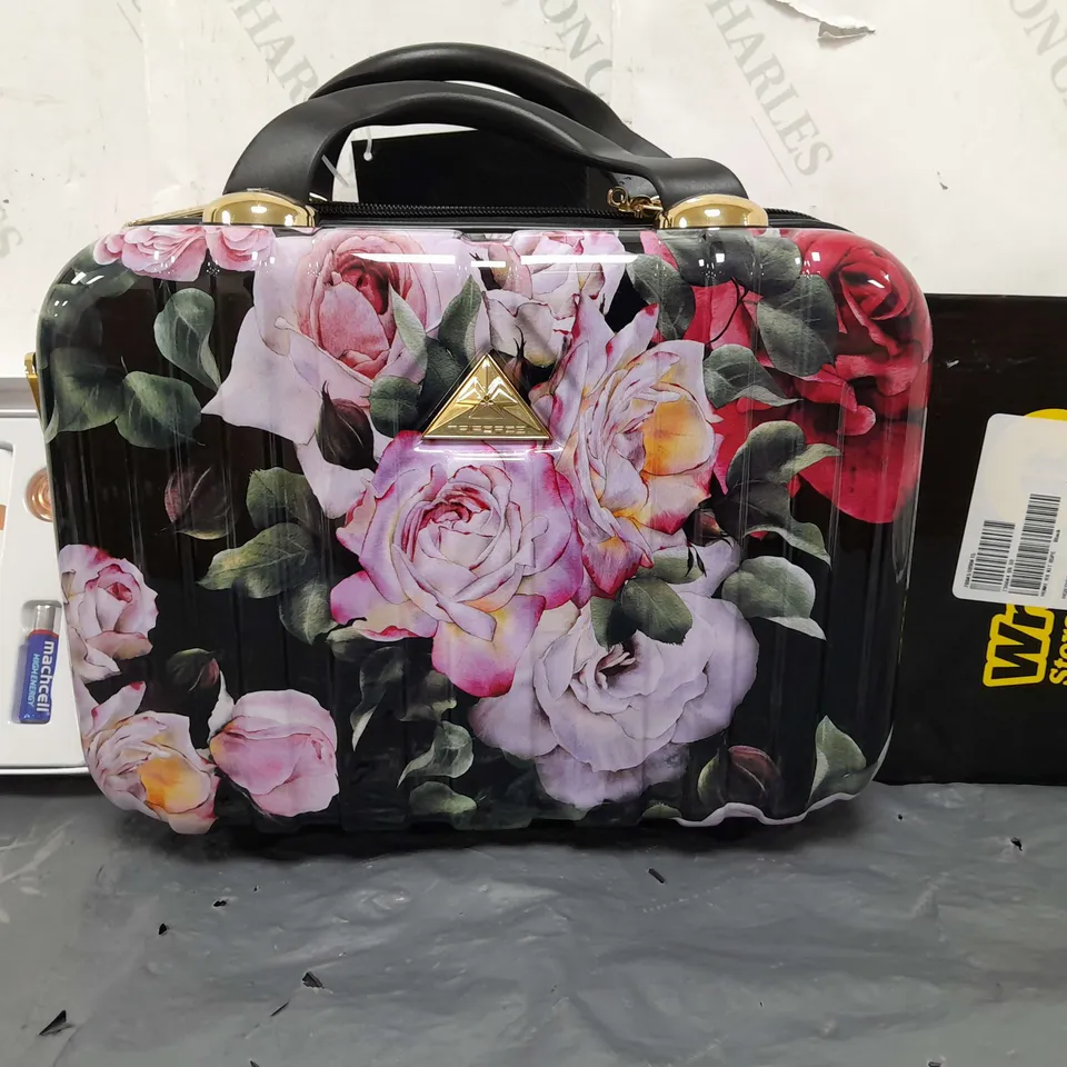 BOX OF APPROXIMATELY 15 ASSORTED HOUSEHOLD ITEMS TO INCLUDE HAIR REMOVER, VANITY CASE, ETC