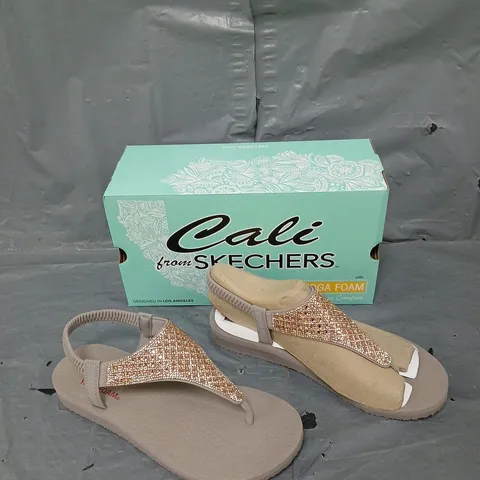 BOXED PAIR OF SKECHERS CALI YOGA FOAM SANDALS BRONZE UK 7