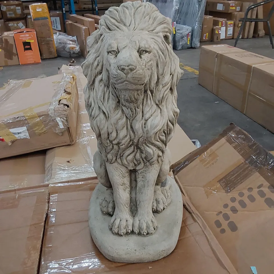 SERUM STONE GARDEN LION STATUE