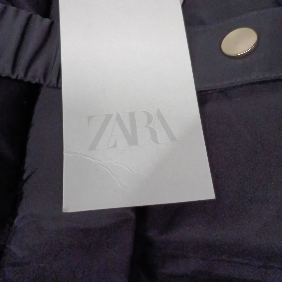 ZARA WOMEN'S BLACK PADDED COAT WITH BELT AND FUR-TRIM HOOD – SIZE L
