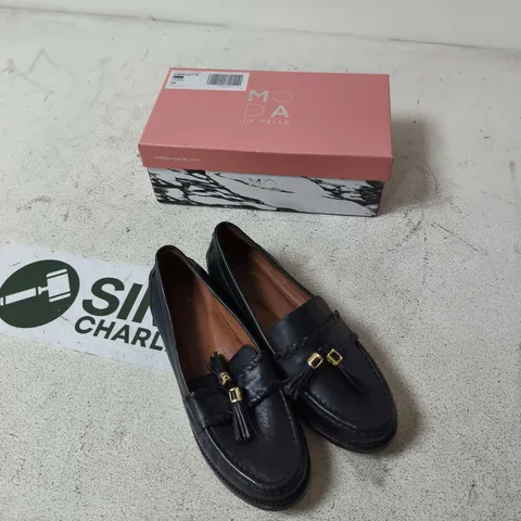 MODA IN PELLE BLACK LEATHER TASSEL LOAFERS - UK 6 (EU 39)