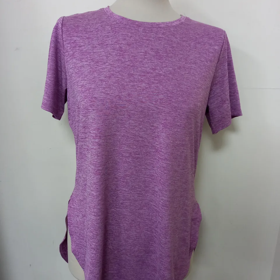 APPROXIMATELY 50 ITEMS OF ASSORTED WOMEN CLOTHING IN VARIOUS SIZES TO INCLUDE CUDDL DUDS, KIM&CO, AND SKECHERS FASHION