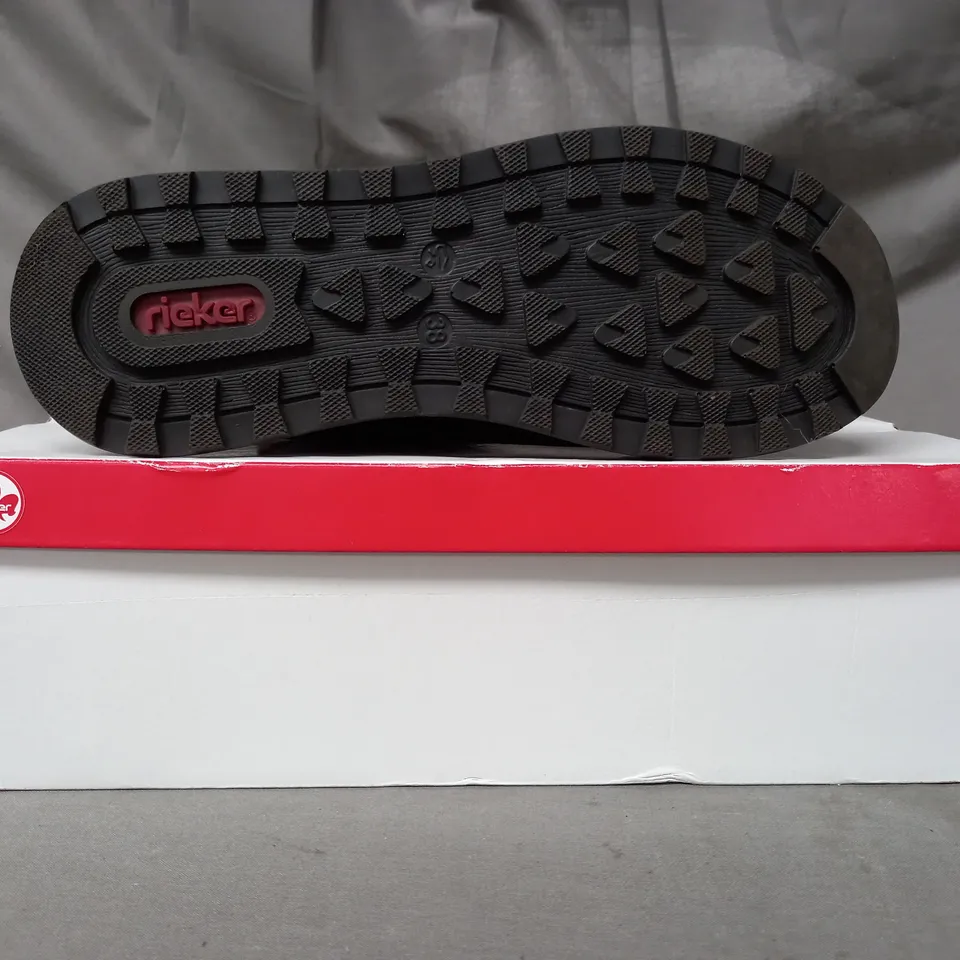 BOXED PAIR OF RIEKER ZIP TRAINERS IN BLACK SIZE 5
