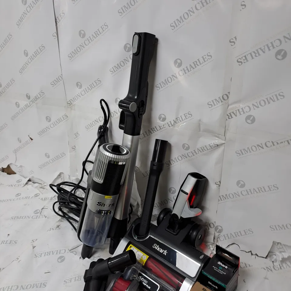 BOXED SHARK CORDED VACUUM 