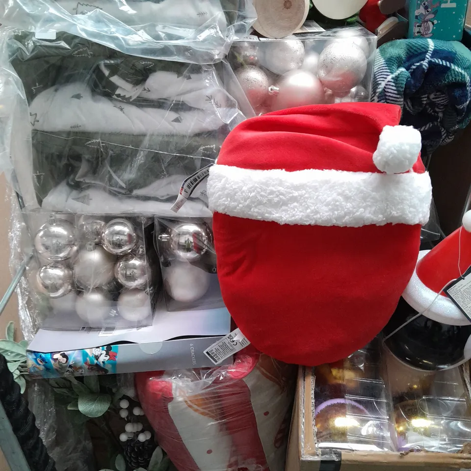 LARGE ASSORTMENT OF FESTIVE HOUSEHOLD AND DECORATIVE ITEMS TO INCLUDE SANTA MUSIC GNOME, STRING LIGHTS, FESTIVE TREE UNSCENTED CANDLE, ETC - COLLECTION ONLY