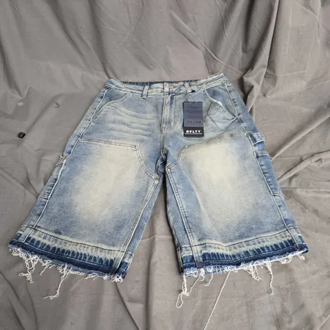NVLTY LONDON VINTAGE CARPENDER DENIM SHORTS IN BLUE SIZE W28